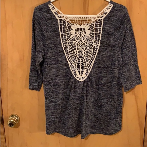 shirt with lace back - Picture 2 of 4